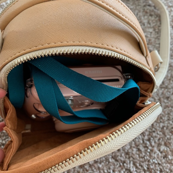 instax mini 9 camera with crossbody - Picture 6 of 9